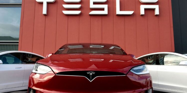Tesla registra um lucro surpreendente no terceiro trimestre, de US$ 2,167 bilhões