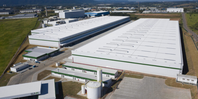 BTLG11 finaliza transação de US$ 1 bilhão e detalha os 13 galpões comprados