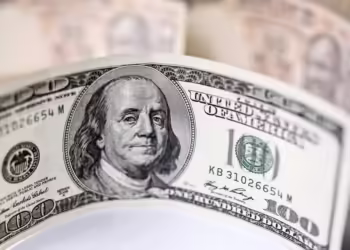 O dólar encerrou a última semana cotado a R$5,45 e o Ibovespa registra uma ligeira valorização em um dia de ajustes