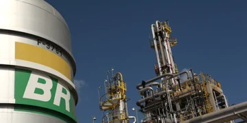 Petrobras (PETR4) lidera a preferência dos fundos multimercado; veja a relação completa