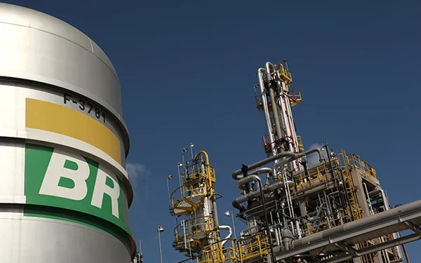 Petrobras (PETR4) lidera a preferência dos fundos multimercado; veja a relação completa