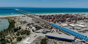 Elmano confirma investimento de R$ 9 bilhões da empresa norueguesa Fuella AS no Pecém