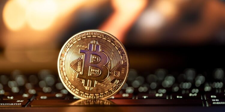 Bitcoin (BTC) supera o valor de R$ 400 mil e procura estabelecer um novo recorde de valor em dólar