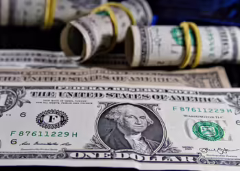 Dólar: Moeda deve chegar aos R$ 6 até o final do ano?