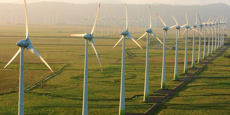 Com a construção de novas linhas de transmissão, as usinas eólicas e solares do Ceará poderão transportar mais energia