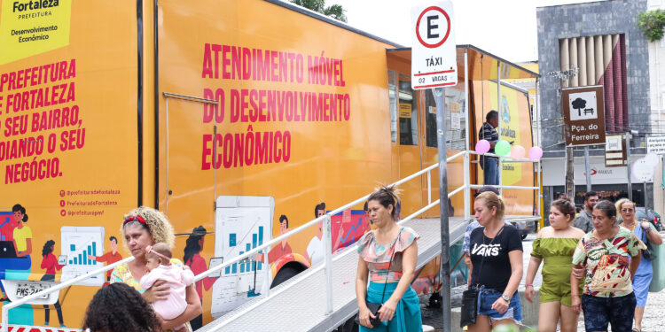 Praça do Ferreira recebe Unidade Móvel do Desenvolvimento Econômico
