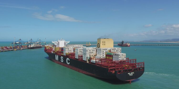O Porto do Pecém registrou um recorde de movimentação em um único navio