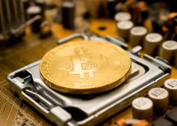 Bitcoin mantém ganhos com maior fluxo para ETFs desde junho