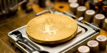 Bitcoin mantém ganhos com maior fluxo para ETFs desde junho