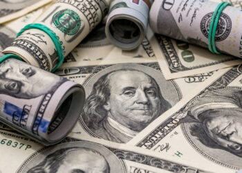 Dólar registra leve valorização após se aproximar de R$ 5,80, impulsionado por Haddad e pela desvalorização da moeda nos mercados internacionais