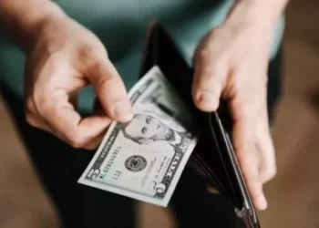 Enquanto investidores analisam dados de inflação no Brasil, o dólar sobe