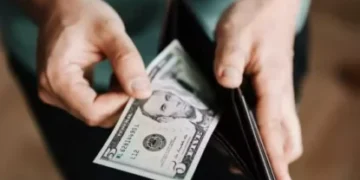 Enquanto investidores analisam dados de inflação no Brasil, o dólar sobe
