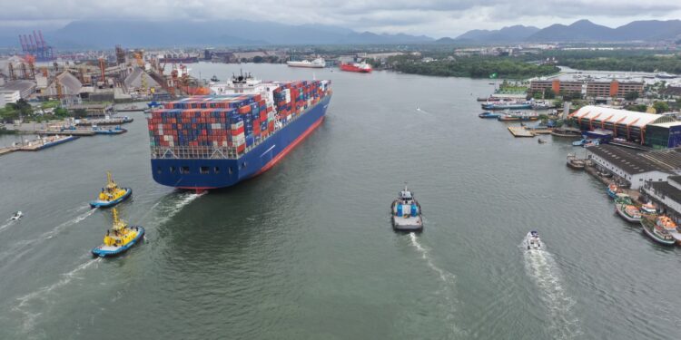 Empresas de navegação investem bilhões em portos no Brasil para conter aumento de custos