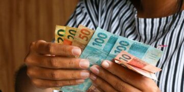 O pagamento do 13° salário deve movimentar quase R$ 9 bilhões na economia cearense