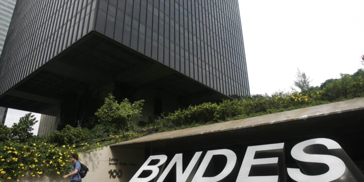 BNDES: Pela primeira vez desde 2016, o crédito para a indústria ultrapassa o setor agro