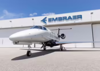 Como uma parceria entre Brasil e Suécia tem potencial para aumentar as vendas da Embraer (EMBR3)