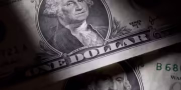 Após prévia da inflação e expectativa fiscal, o dólar atinge R$ 5,80; a bolsa avança