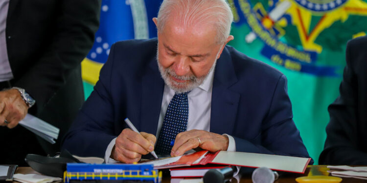 Assinado pelo governo federal um aditivo de R$ 3,6 bilhões para a ferrovia Transnordestina