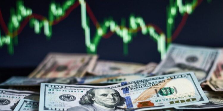 Dólar atinge R$ 5,91, o valor mais alto já registrado; Ibovespa despenca 1,73%; entenda