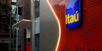 Itaú (ITUB4) se destaca positivamente entre os grandes bancos, enquanto Santander (SANB11) apresenta o pior desempenho