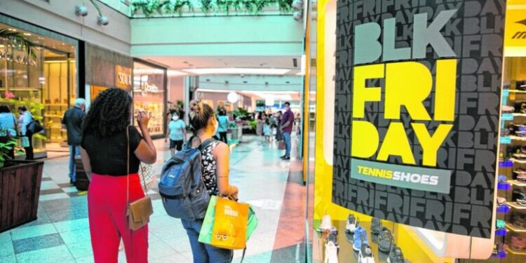 Fecomércio estima que o comércio de Fortaleza irá movimentar R$ 388 milhões durante a Black Friday