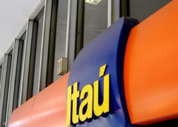 O Itaú (ITUB4) registrou um lucro de R$ 10,6 bilhões no terceiro trimestre, um aumento de 18,1% na comparação anual
