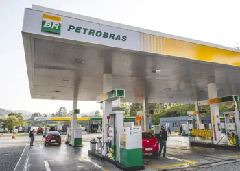 Como uma refinaria da Petrobras (PETR4) pode converter gases que poluem em um produto lucrativo