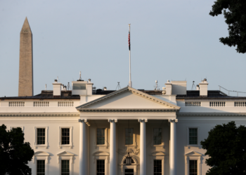 Trump designa Scott Bessent, gestor de fundos de hedge, como novo secretário do Tesouro