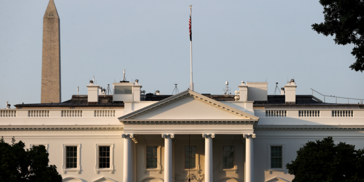 Trump designa Scott Bessent, gestor de fundos de hedge, como novo secretário do Tesouro