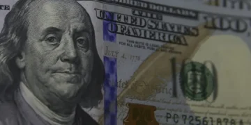 Dólar ultrapassa R$ 5,86 e Bolsa cai, com eleições dos EUA e contas públicas em foco
