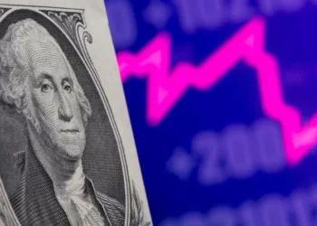 Dólar e bolsa sob pressão: dólar alcança R$ 6, um recorde histórico, e o Ibovespa alcança os 124 mil pontos, impulsionados por pacote do governo