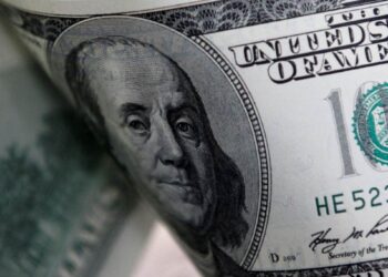 Dólar se mantém na casa de R$ 5,76 após dados de inflação dos EUA