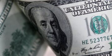 Dólar se mantém na casa de R$ 5,76 após dados de inflação dos EUA