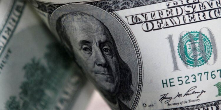 Dólar se mantém na casa de R$ 5,76 após dados de inflação dos EUA