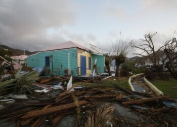 Qual é a diferença entre a adaptação climática e o fundo para perdas e danos?
