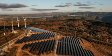 Empresa de origem chinesa planeja investir em energia eólica offshore e parque solar no Ceará