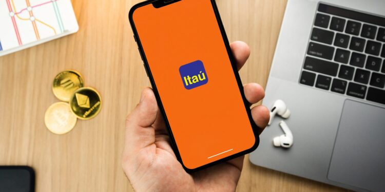 O Itaú (ITUB4) vai introduzir Inteligência Artificial generativa no serviço ao cliente