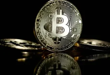 A MicroStrategy está se preparando para deter 4% do total de bitcoin na próxima década, enquanto Bernstein eleva a meta de preço para US$ 600