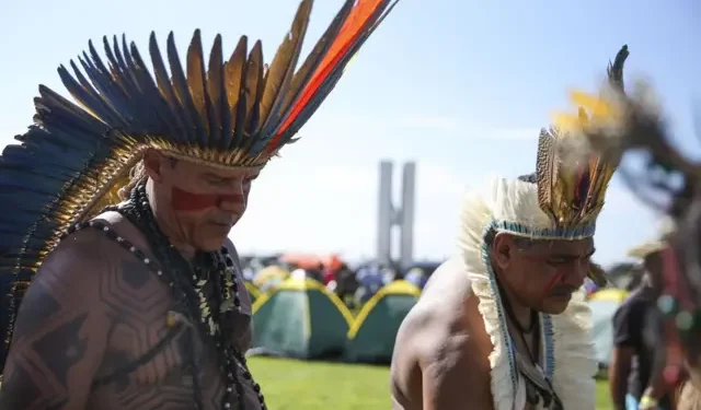 A líder indígena defende que a Amazônia não deve ser percebida como um negócio