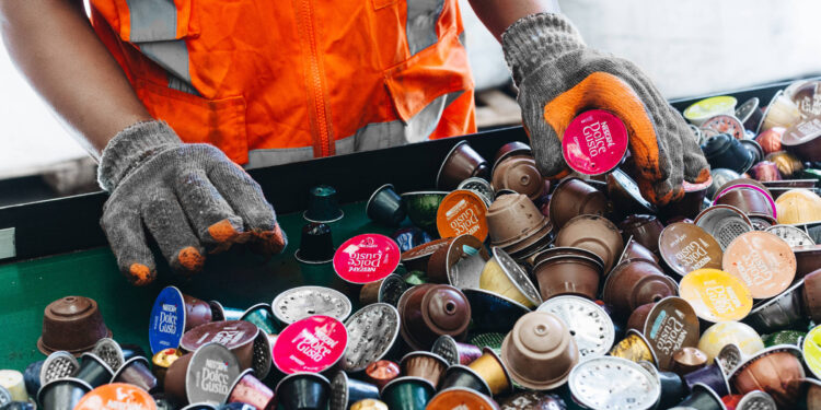 Nestlé recicla 80% das máquinas de café que seriam descartadas, gerando uma economia de R$ 2,6 milhões