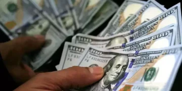 Embora a Bolsa tenha subido, o dólar voltou a fechar acima de R$ 6