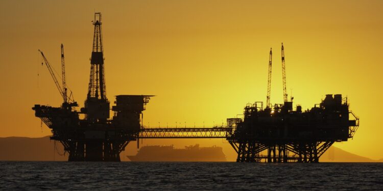 Petróleo recua antes da decisão da Opep+
