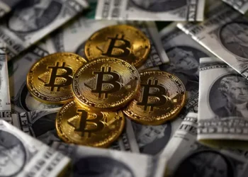 Bitcoin a 100 mil dólares: Uma bolha à beira do estouro ou o destino da economia global?