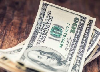 Por que o dólar atingiu R$ 6.012, mesmo com a decisão favorável do Copom na noite anterior?
