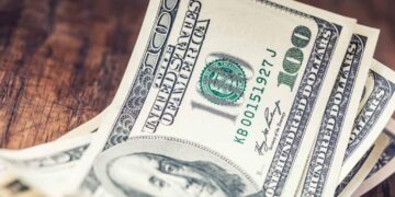Por que o dólar atingiu R$ 6.012, mesmo com a decisão favorável do Copom na noite anterior?