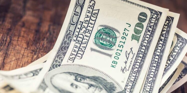 Por que o dólar atingiu R$ 6.012, mesmo com a decisão favorável do Copom na noite anterior?