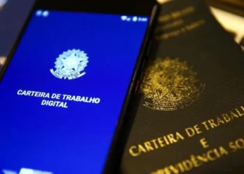Fortaleza criou mais de 134 mil postos de trabalho formais desde 2021, liderando o Nordeste em número de vagas disponíveis