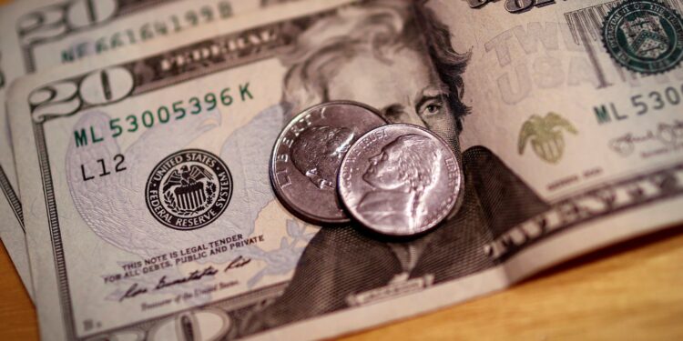 O dólar encerrou em alta de 1,87%, impulsionado por questões fiscais e ganhos no cenário internacional