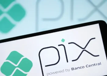 Pix ultrapassa o dinheiro e se consolida como o meio de pagamento preferido dos brasileiros, de acordo com um estudo do Banco Central