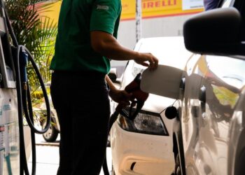 Em Fortaleza, a gasolina comum pode ser encontrada até R$ 0,30 mais em conta; confira os valores